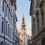Апартаменти Free Garage Parking!!! Stylish Getaway In Prime Location - By The Danube And Old Town *