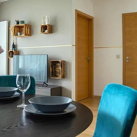 Free Garage Parking!!! Stylish Getaway In Prime Location - By The Danube And Old Town Апартаменти Братислава